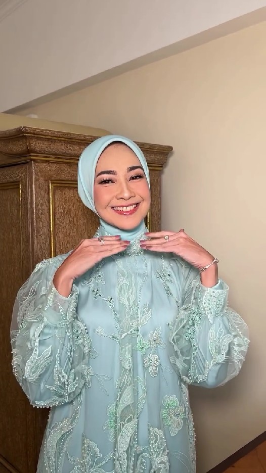 9 Pesona Alya Rohali saat siraman Namira ini menolak tua, anak-ibu selisih 23 tahun bak kakak adik
