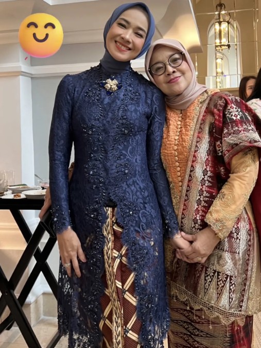 9 Pesona Alya Rohali saat siraman Namira ini menolak tua, anak-ibu selisih 23 tahun bak kakak adik