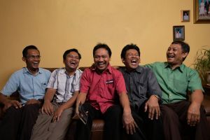 100 Tebak-tebakan romantis absurd ala bapak-bapak Facebook terbaru 2025, jawabannya tak terduga