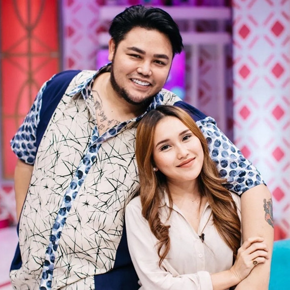 Pernah naksir, Ivan Gunawan sering sumpahi Ayu Ting Ting tak menikah, reaksi sang biduan bikin ngakak