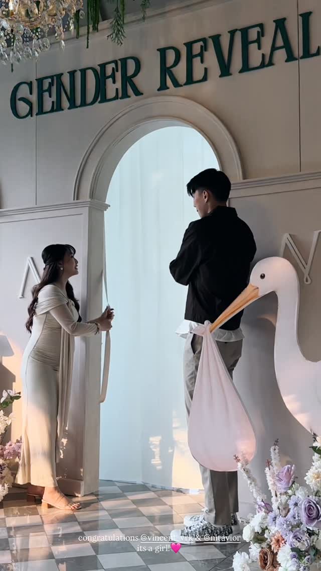 9 Potret meriah gender reveal anak pertama Nita Vior dan Vincent, spill nama calon buah hatinya