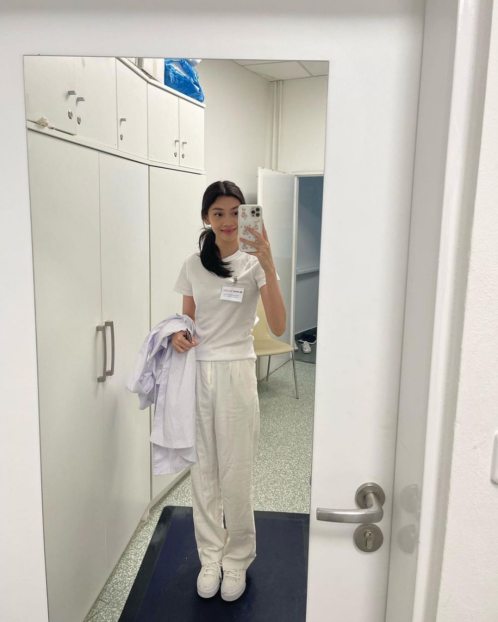 Pilih jadi calon dokter bedah tinimbang artis, 11 foto cantiknya Sasi putri Anjasmara dan Dian Nitami