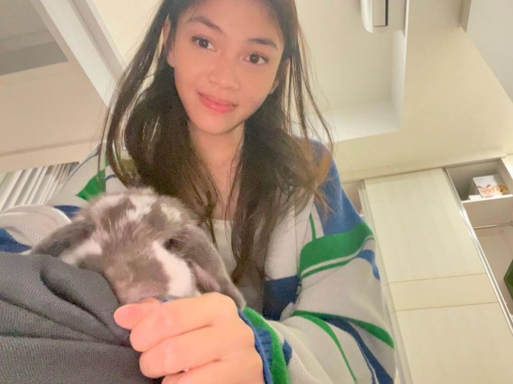 Pilih jadi calon dokter bedah tinimbang artis, 11 foto cantiknya Sasi putri Anjasmara dan Dian Nitami