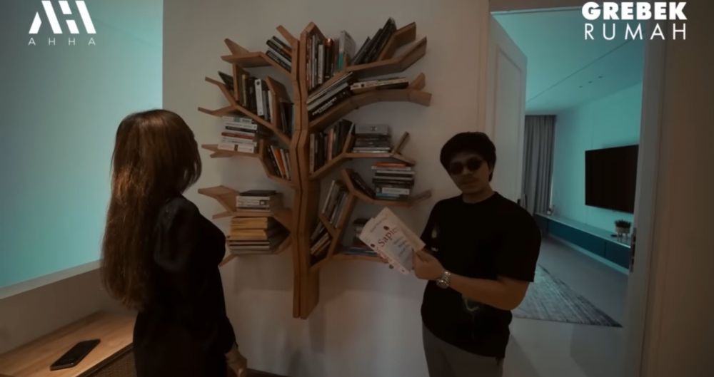 Bocah polos ini gedenya pernah jadi SPG kini punya rumah Rp50 M, intip 9 potret kamar tidurnya