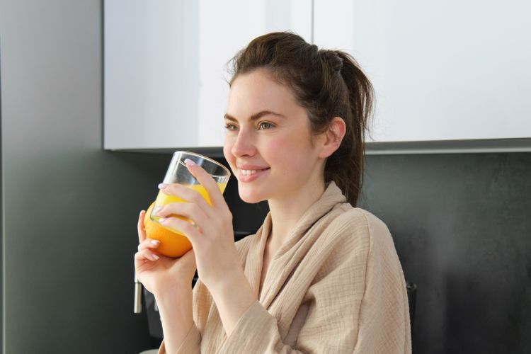 Beauty influencer ini bagikan rahasia kulit kenyal dan bebas kerutan dengan minuman kolagen homemade