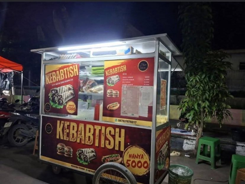 11 Tulisan lucu di gerobak kebab ini nyeleneh abis, auto bikin pembeli berhenti dan jajan