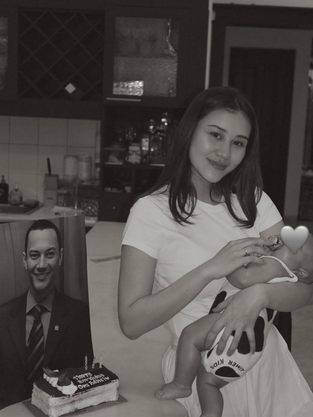 Aaliyah dan Zahwa kenang hari lahir Adjie Massaid dengan cara sederhana, 9 potretnya ini mengharukan