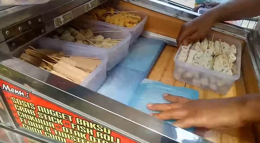 Cara menyimpan sosis agar tetap dingin dan segar sampai malam tanpa kulkas