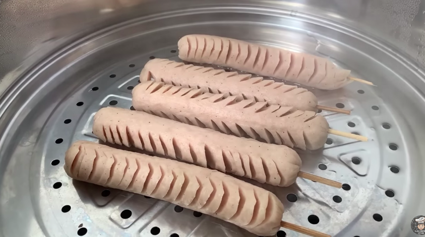 Sosis bakarmu gagal mekar? Coba trik kukus ini, hasilnya auto mirip jualan kaki lima