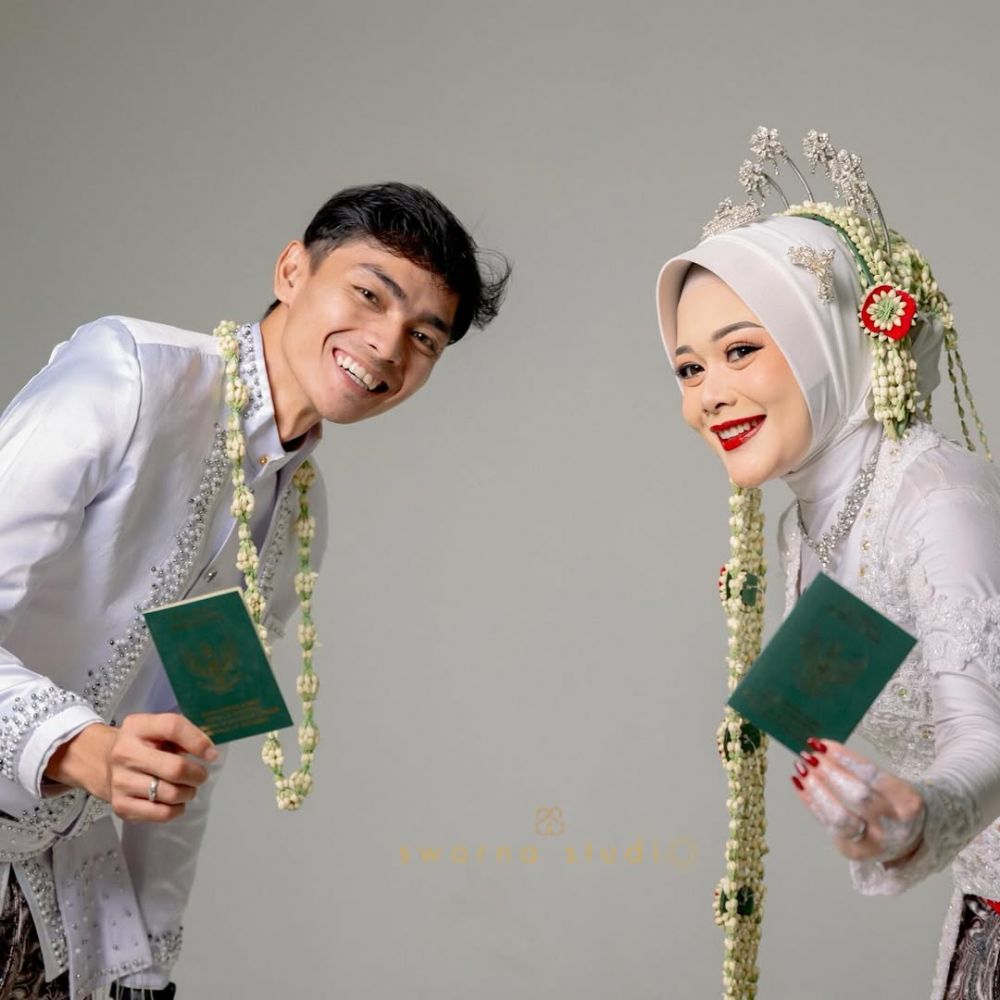 Ingat Yessy gagal nikah gegara mahar sertifikat? Diam-diam menikah setahun lalu, ini 9 potret akadnya