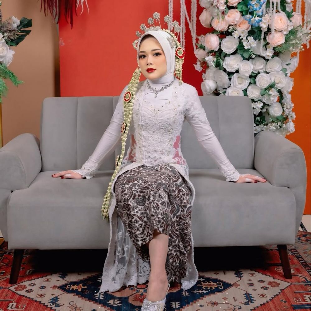 Ingat Yessy gagal nikah gegara mahar sertifikat? Diam-diam menikah setahun lalu, ini 9 potret akadnya