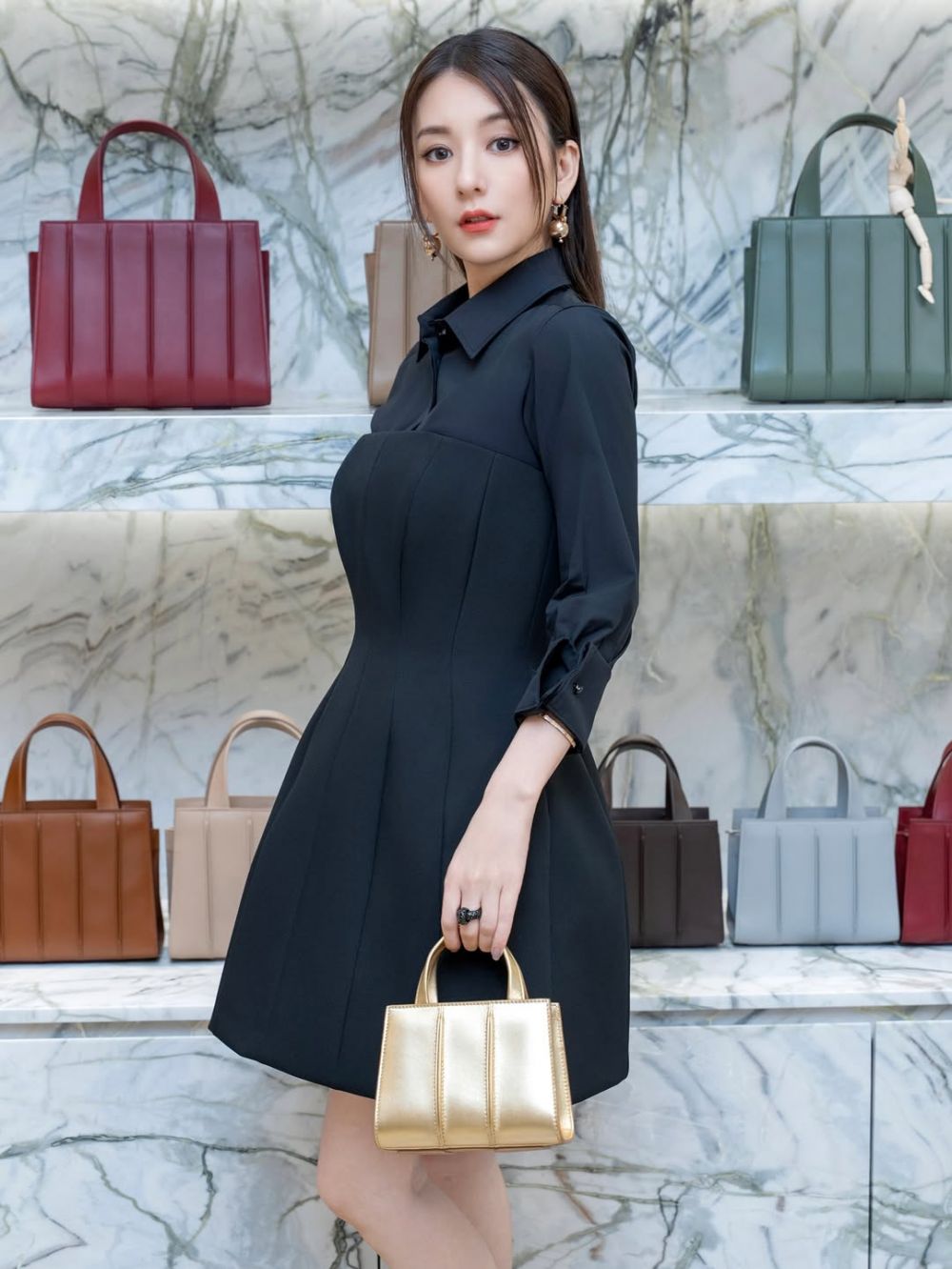 Aaron Kwok bakal punya anak di usia 59 tahun, ini 7 potret istrinya yang pamer baby bump