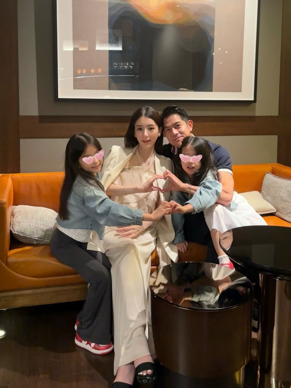 Aaron Kwok bakal punya anak di usia 59 tahun, ini 7 potret istrinya yang pamer baby bump