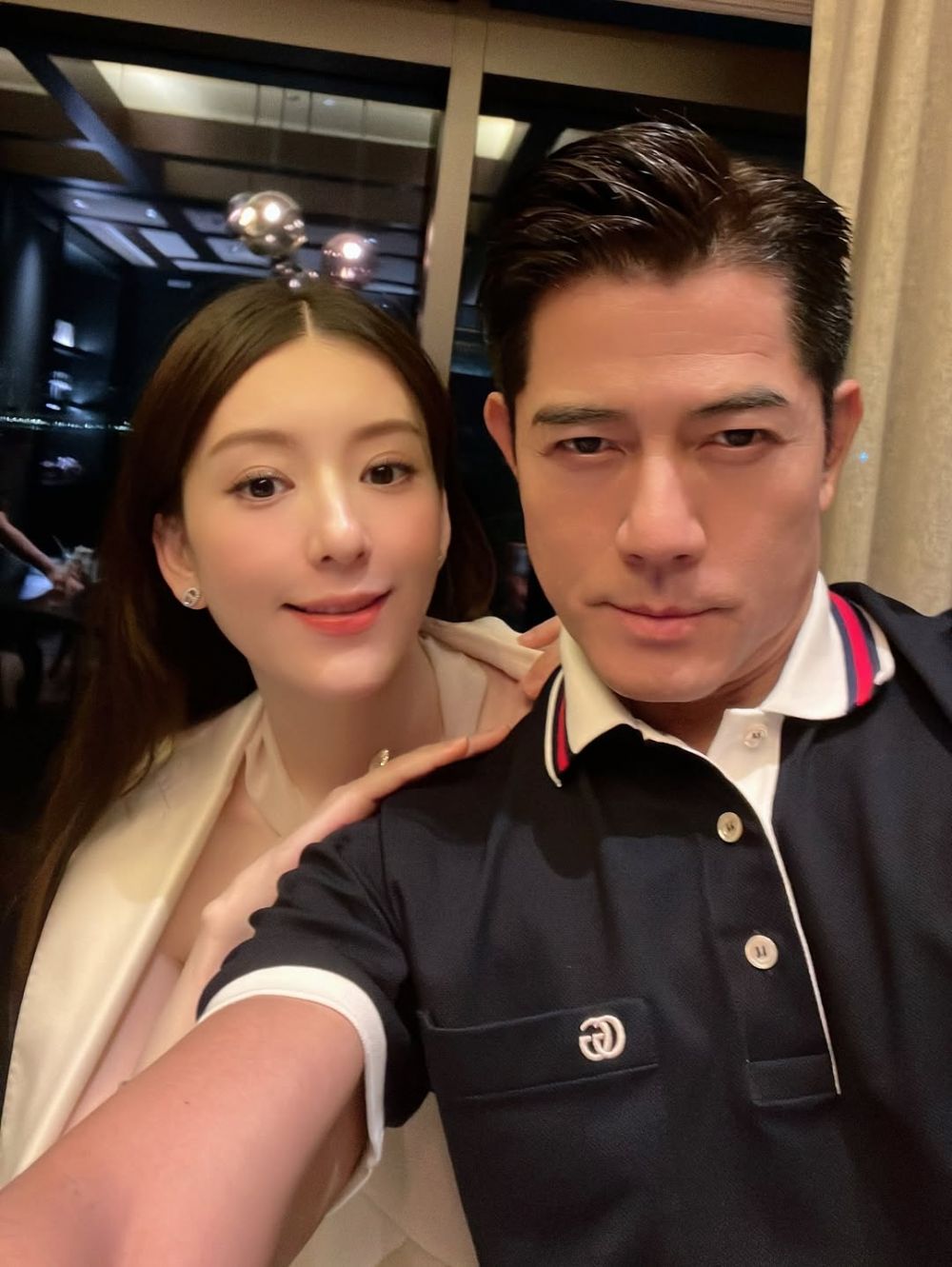Aaron Kwok bakal punya anak di usia 59 tahun, ini 7 potret istrinya yang pamer baby bump