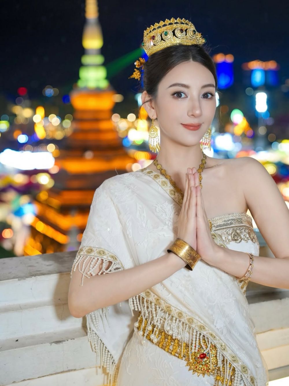 Aaron Kwok bakal punya anak di usia 59 tahun, ini 7 potret istrinya yang pamer baby bump