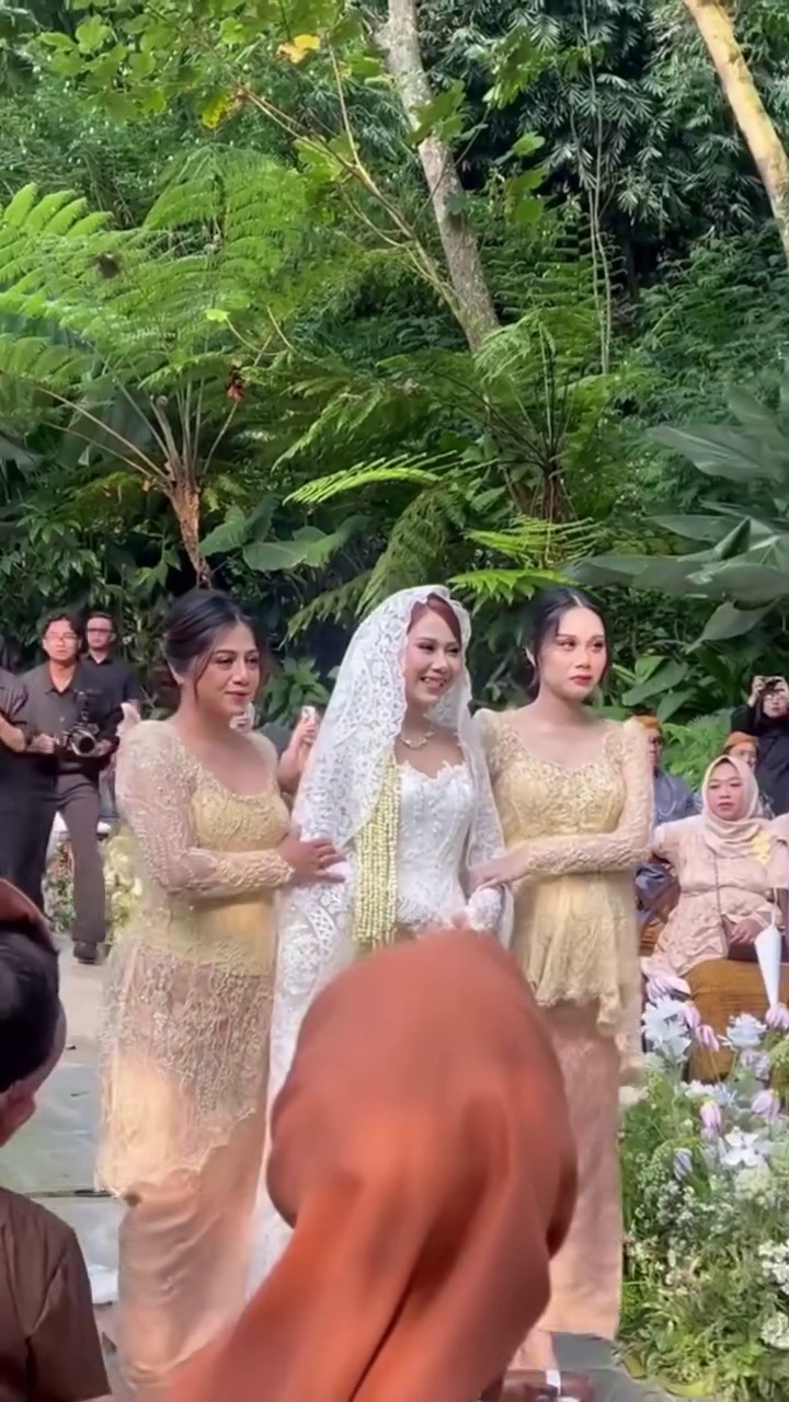9 Momen akad pernikahan Nadin Amizah dan Faishal Tanjung, digelar intimate