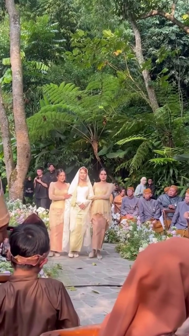 9 Momen akad pernikahan Nadin Amizah dan Faishal Tanjung, digelar intimate