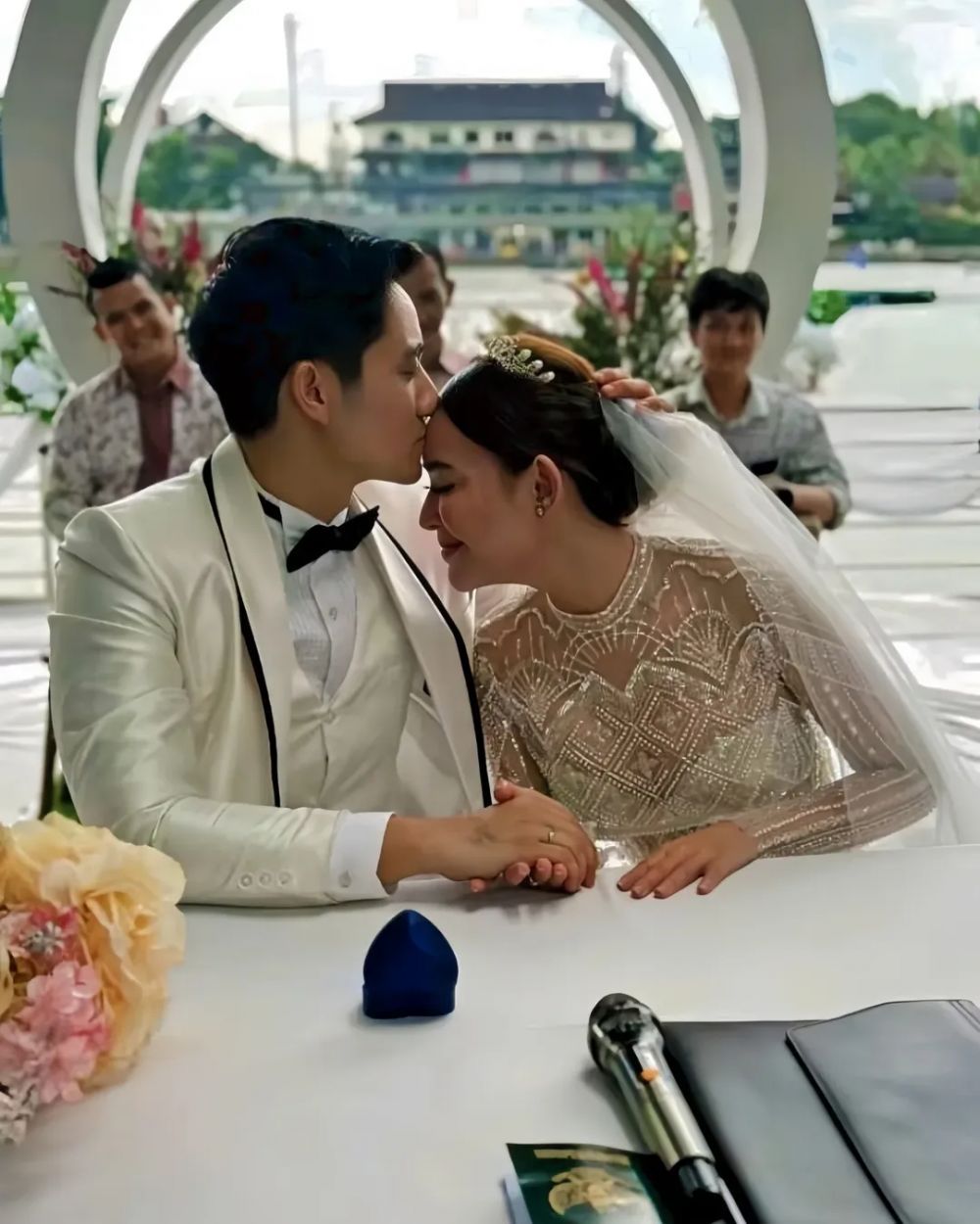 9 Potret mesra Amanda Manopo dan Kenny Austin di sinetron, bikin baper berjamaah