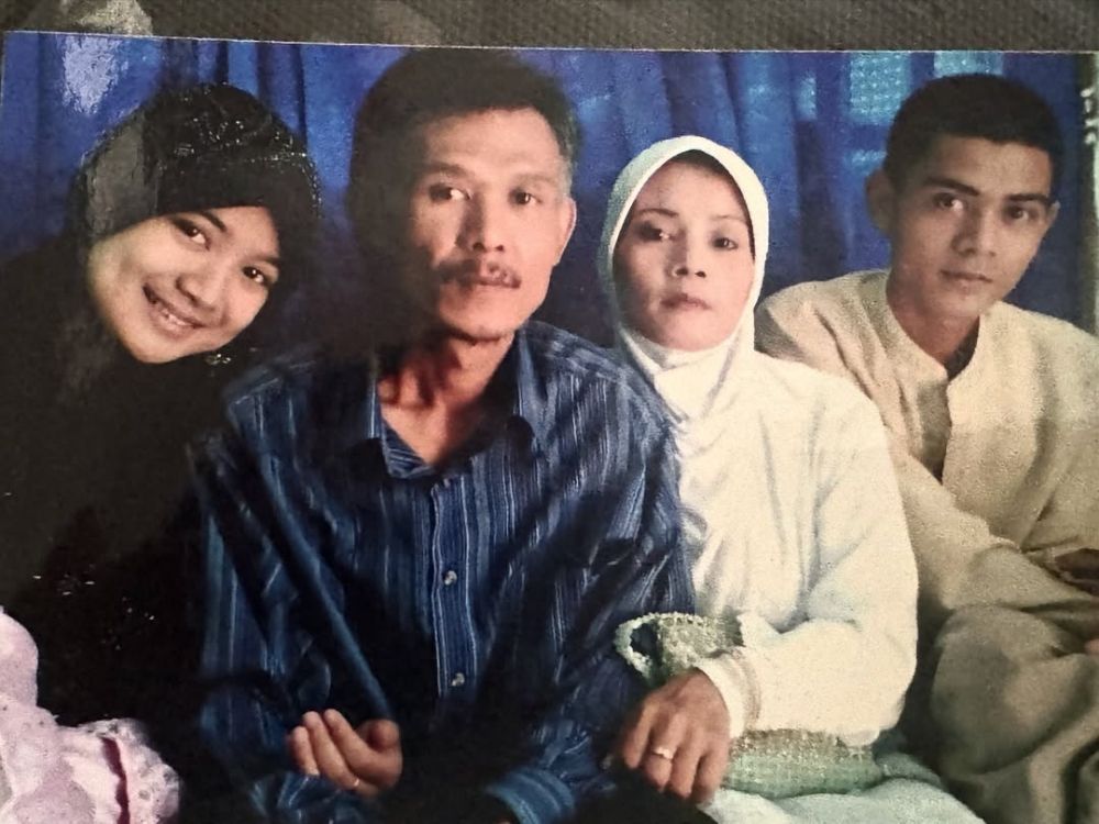 Remaja ini dulunya hidup berpindah-pindah kontrakan kini jadi pedangdut top, intip 9 potret lawasnya