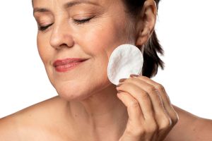 10 Toner untuk menghilangkan garis halus kerutan harga di bawah Rp 100 ribu