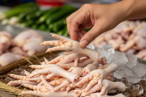 Cara pilih ceker ayam segar dan padat daging, jangan sampai salah beli!