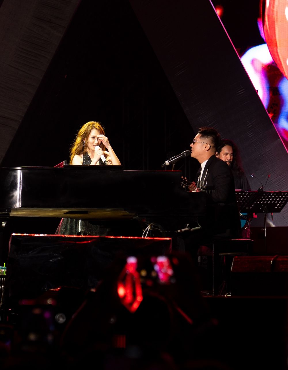 Heboh aksi panggung Ayu Ting Ting saat duet dengan Boy William, intip 7 potretnya yang bikin histeris