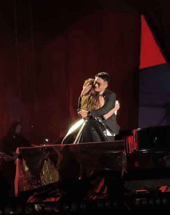 Heboh aksi panggung Ayu Ting Ting saat duet dengan Boy William, intip 7 potretnya yang bikin histeris