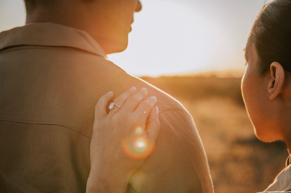 Darma Mangkuluhur anak Tommy Soeharto lamar kekasih di Savana Afrika, 7 momennya unik banget