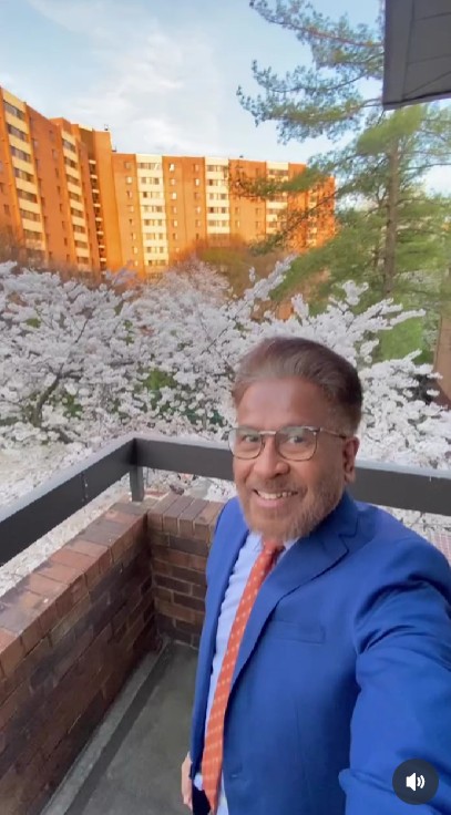 Pria ini dikenal pembawa berita top era 90-an, kini berkarier di Amerika, ini 9 potret terbarunya