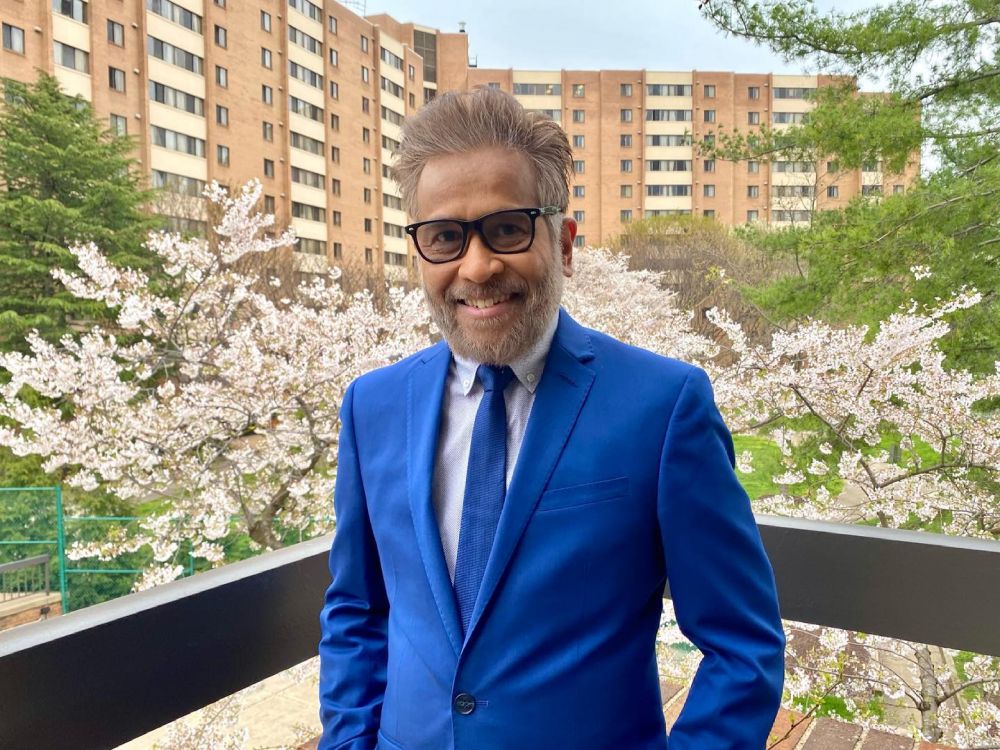 Pria ini dikenal pembawa berita top era 90-an, kini berkarier di Amerika, ini 9 potret terbarunya