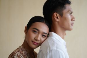 200 Gombalan maut istri yang nggak garing 2025, bikin suami senyum seharian dan tambah sayang