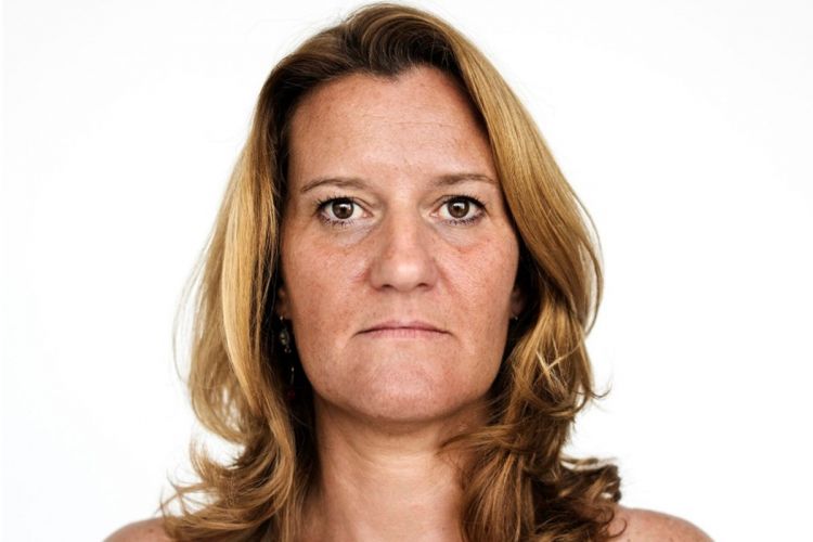 Wajah mulai kendur dan penuh kerutan? Wanita ini bagikan trik bikin kulit lebih kencang bak dibotox