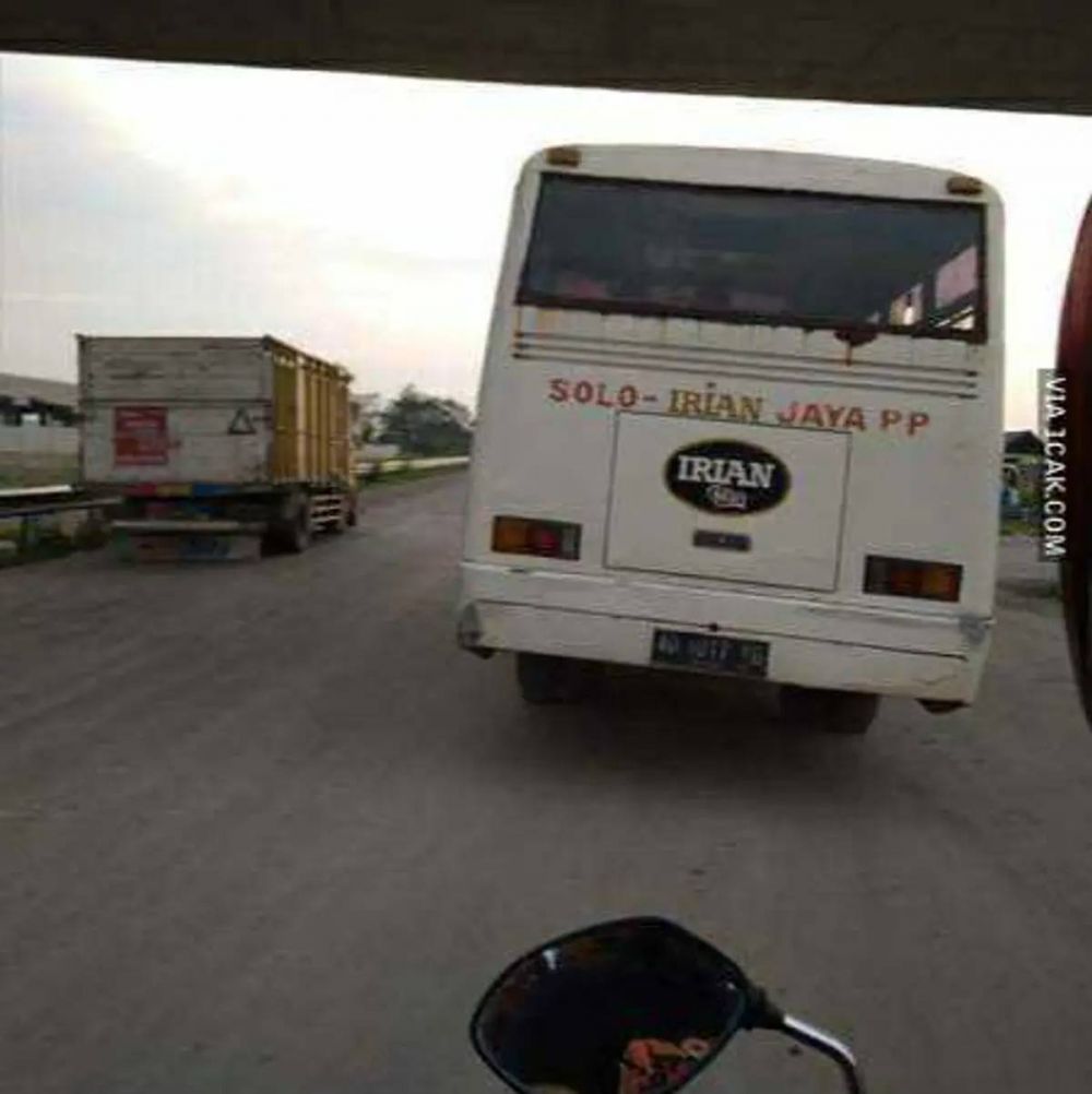 8 Potret lucu trayek nyeleneh di kaca angkutan umum ini bisa jadi hiburan gratis kala macet 