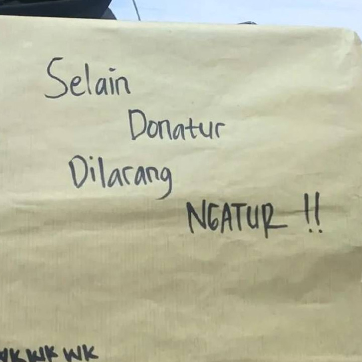 9 Tulisan lucu di bingkisan 17-an ini berasa kayak lagi dicurhatin panitia, ada yang bikin baper