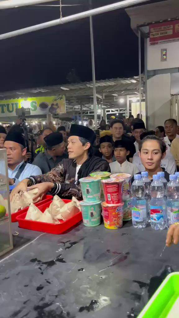 9 Momen DJ Panda ikuti pengajian Gus Iqdam, interaksinya bareng jamaah jadi sorotan 