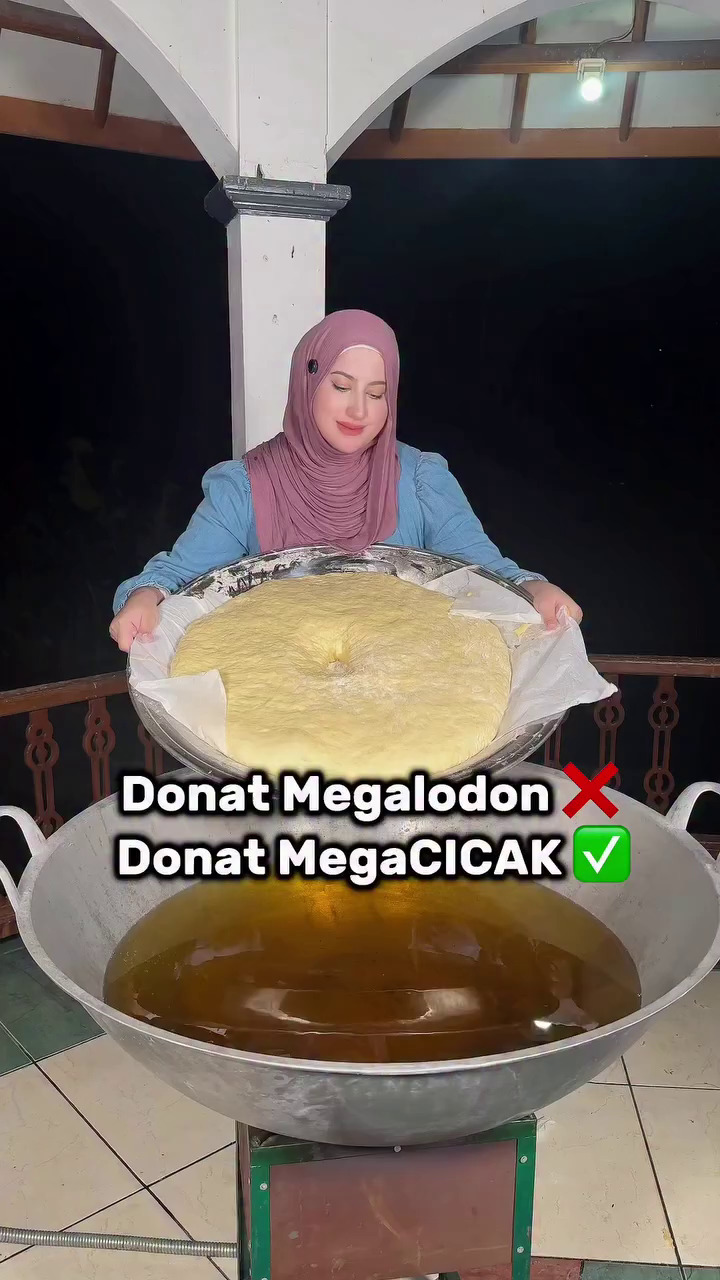 9 Momen apes Tasyi Athasyia saat bikin donat raksasa, 2 jam ngulen endingnya malah bikin kesal