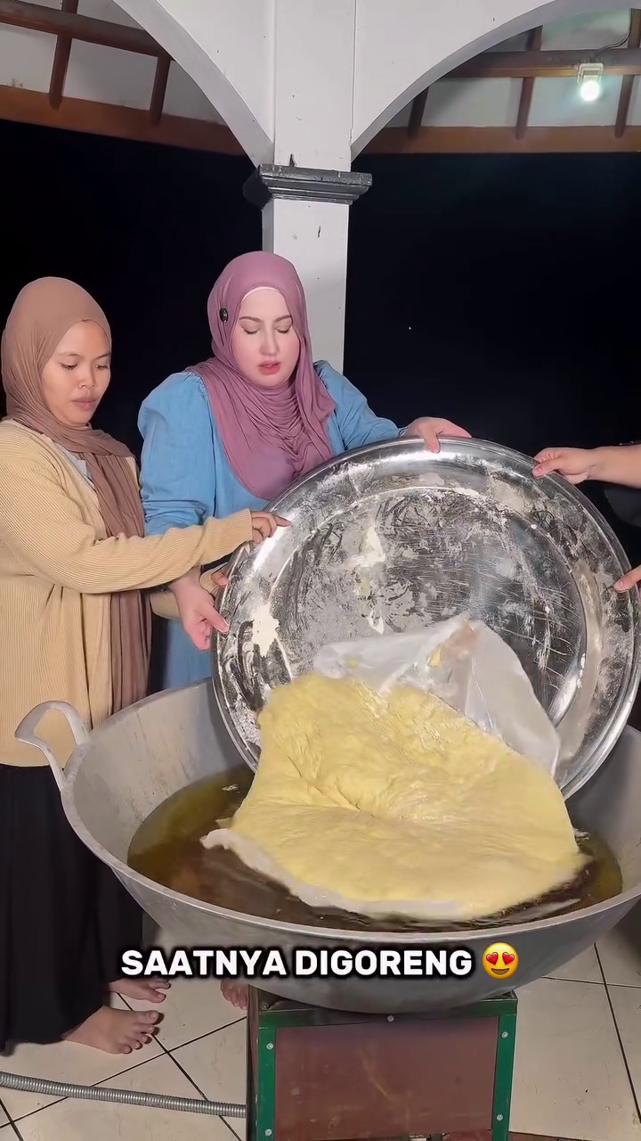 9 Momen apes Tasyi Athasyia saat bikin donat raksasa, 2 jam ngulen endingnya malah bikin kesal