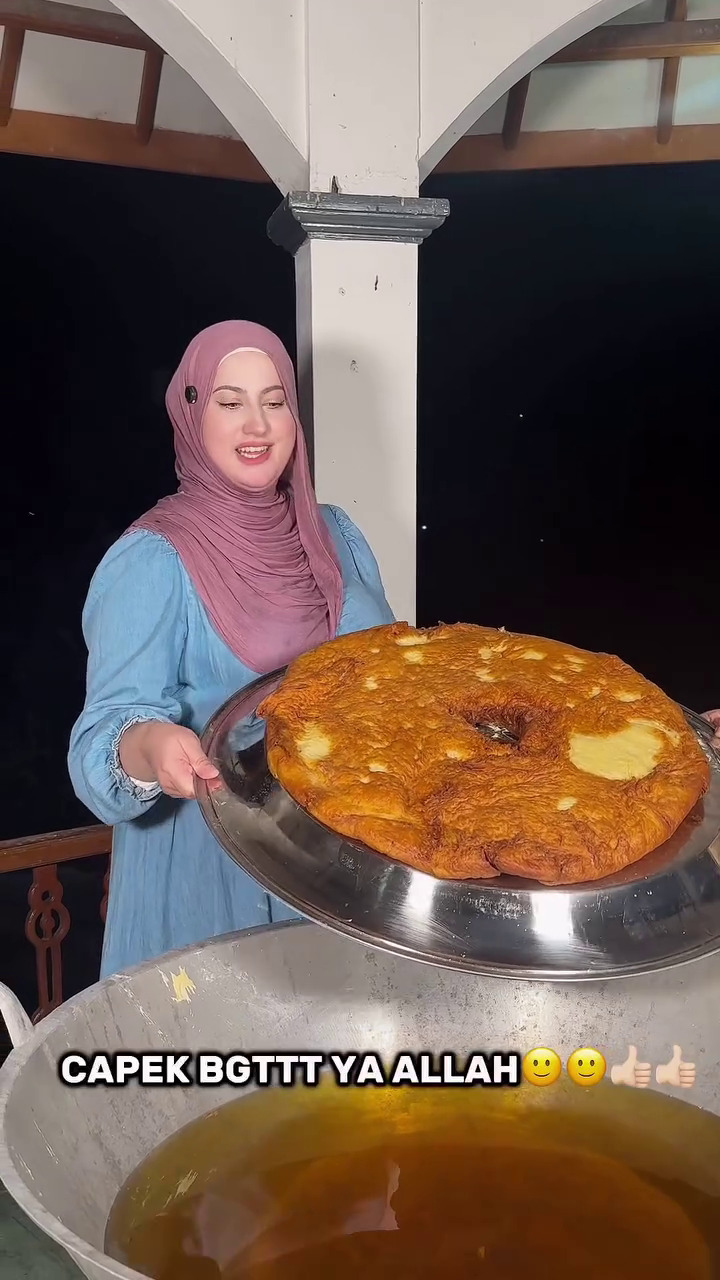 9 Momen apes Tasyi Athasyia saat bikin donat raksasa, 2 jam ngulen endingnya malah bikin kesal