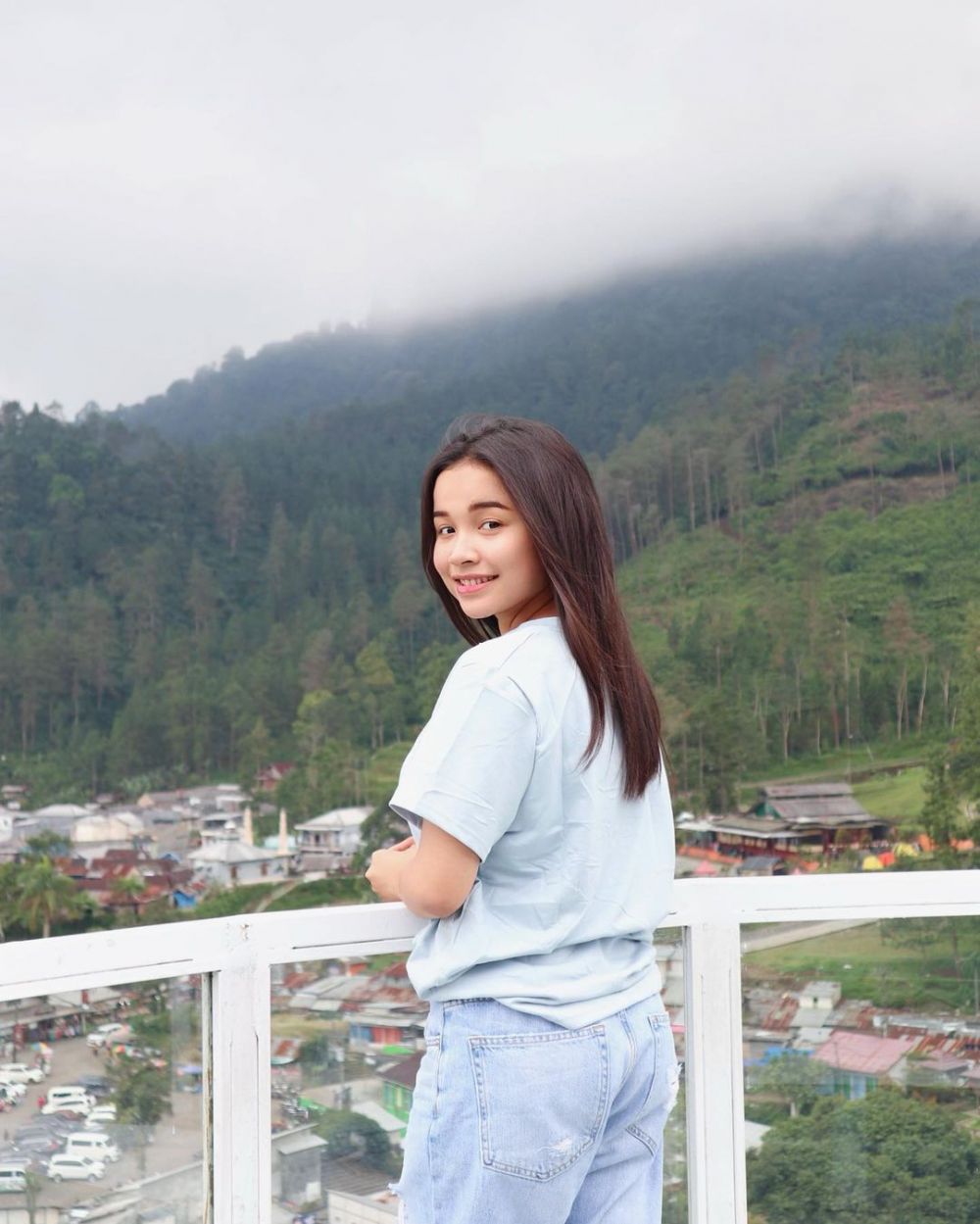 Selalu tampil glamor di atas panggung, ternyata kayak gini gaya sederhana 9 biduan koplo di keseharian