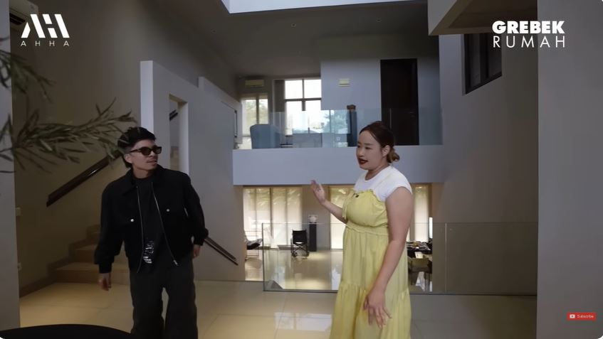 Pindah demi menampung lebih banyak karyawan produksi donat, ini 9 potret rumah kontrakan Pinkan Mambo