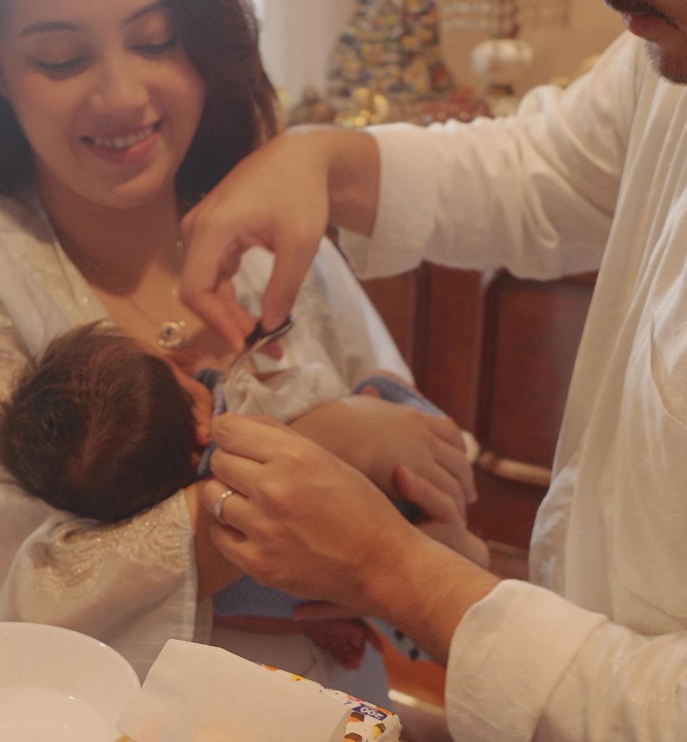 7 Potret akikah anak pertama Anggika Bolsterli dan Omar, gaya potongan rambut sang bayi bikin salfok