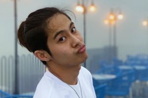 DJ Panda makan pecel Blitar lesehan usai pengajian Gus Iqdam, sisi lain sang musisi bikin penasaran