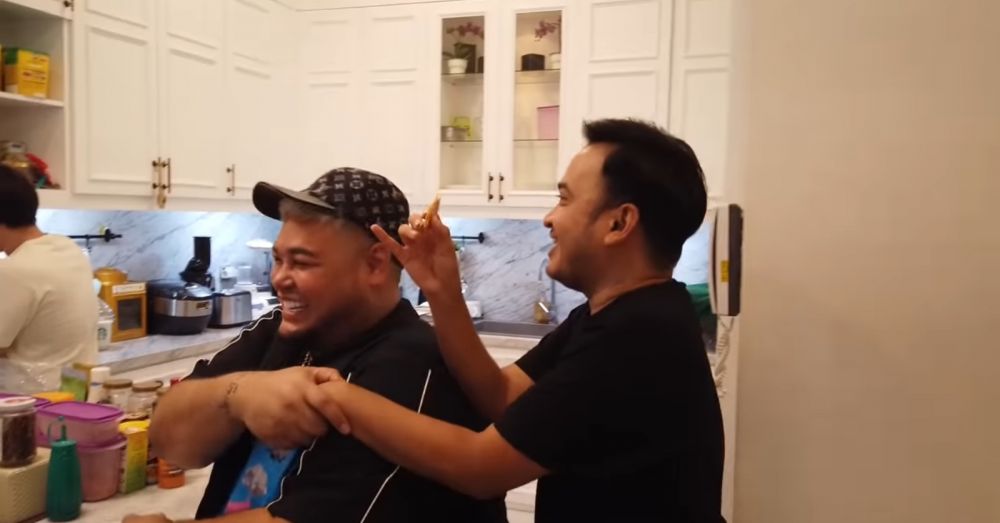 Bocah ini host pernah cuma punya uang Rp100 ribu kini huni rumah puluhan miliar, 11 potret dapurnya