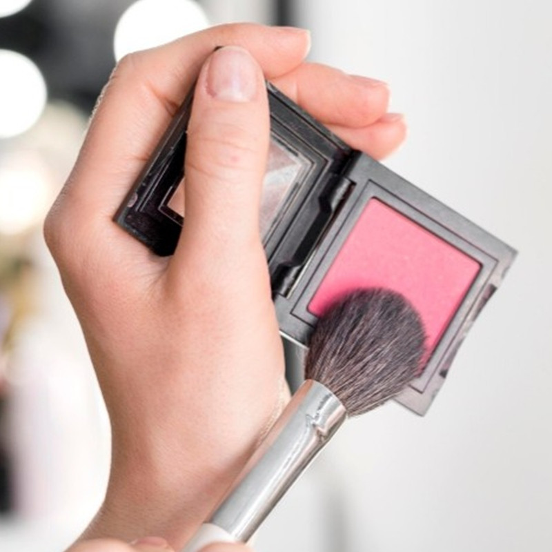 Blush on mengering dan bikin warnanya pudar? Ini cara mengatasinya cuma dengan 1 alat sederhana