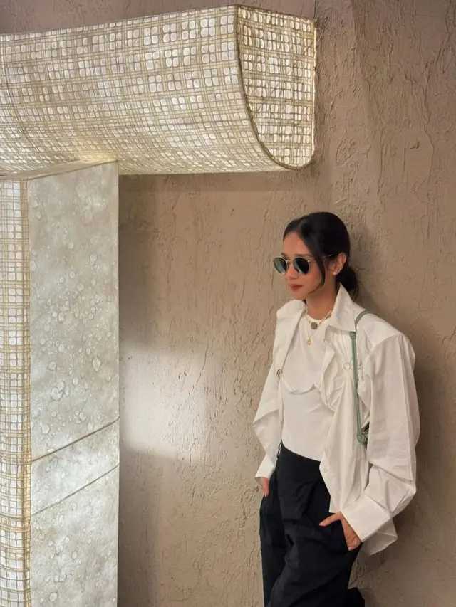 Serasa sahabat bak seumuran, begini kompaknya 7 seleb bareng putri sambungnya