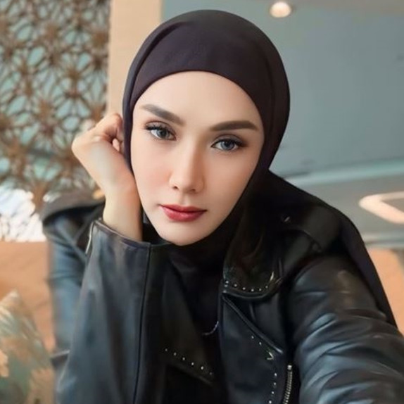 9 Potret Mulan Jameela pamer wajah tanpa makeup, kecantikannya dipuji netizen bak barbie