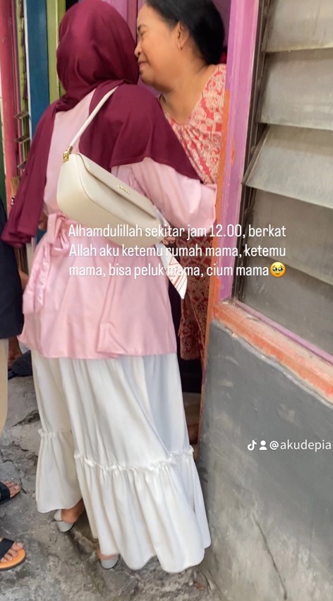 22 Tahun berpisah, wanita ini akhirnya berhasil bertemu sang ibu, momen pertemuannya bikin mewek