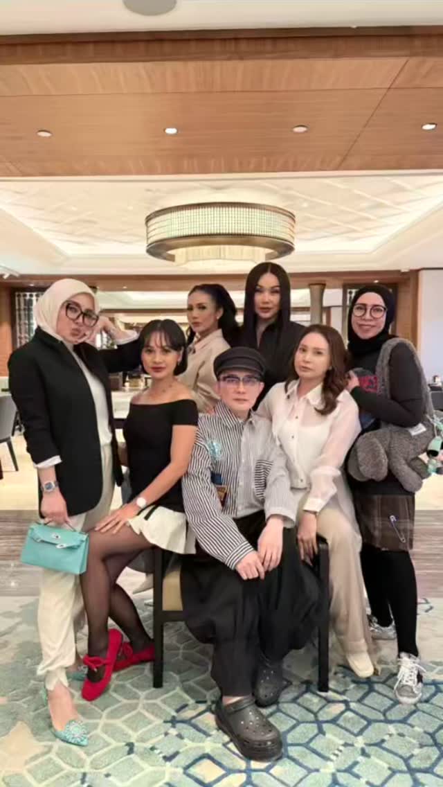 9 Potret Syahrini ngumpul bareng geng HARA usai balik ke Indonesia, pesonanya banjir pujian