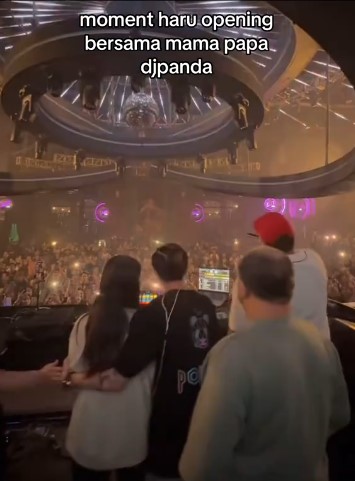 DJ Panda sempat diboikot kini banjir job, ini 9 potretnya kembali nge-DJ didampingi orang tua