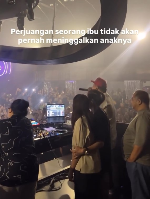 DJ Panda sempat diboikot kini banjir job, ini 9 potretnya kembali nge-DJ didampingi orang tua